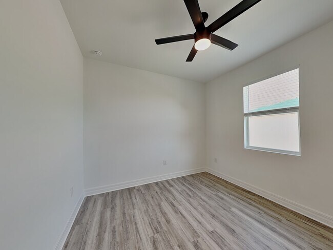 Building Photo - 16040 Galiano Ct