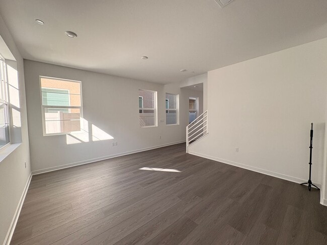 Building Photo - Stunning two-story 3 Bed, 2.5 Bath townhome in Ontario!