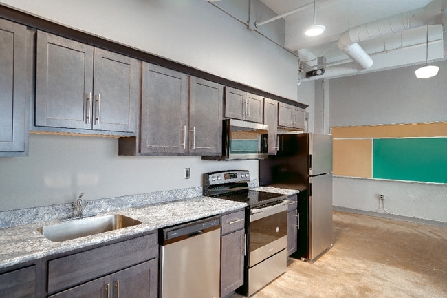 Building Photo - 1009 Highland Ave