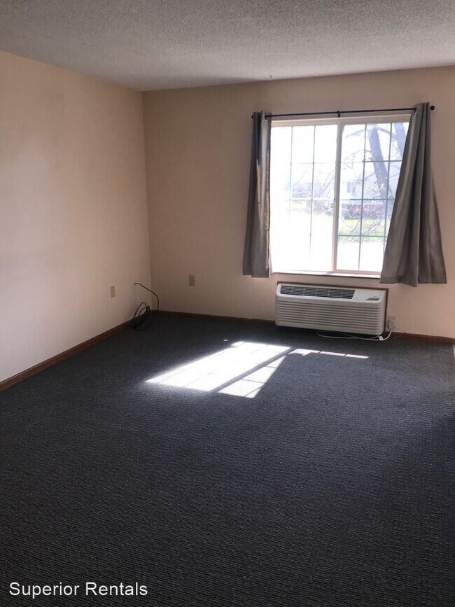 Building Photo - 208-220 Glenda Dr