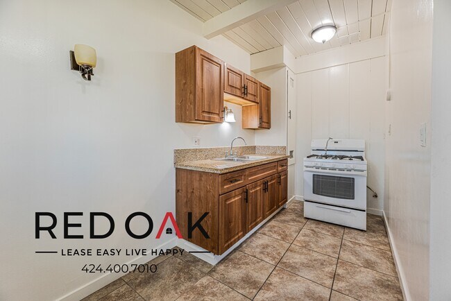 Foto del edificio - Bright and Spacious One-Bedroom with A/C, ...