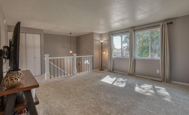 Building Photo - 495 Avenida del Cielo