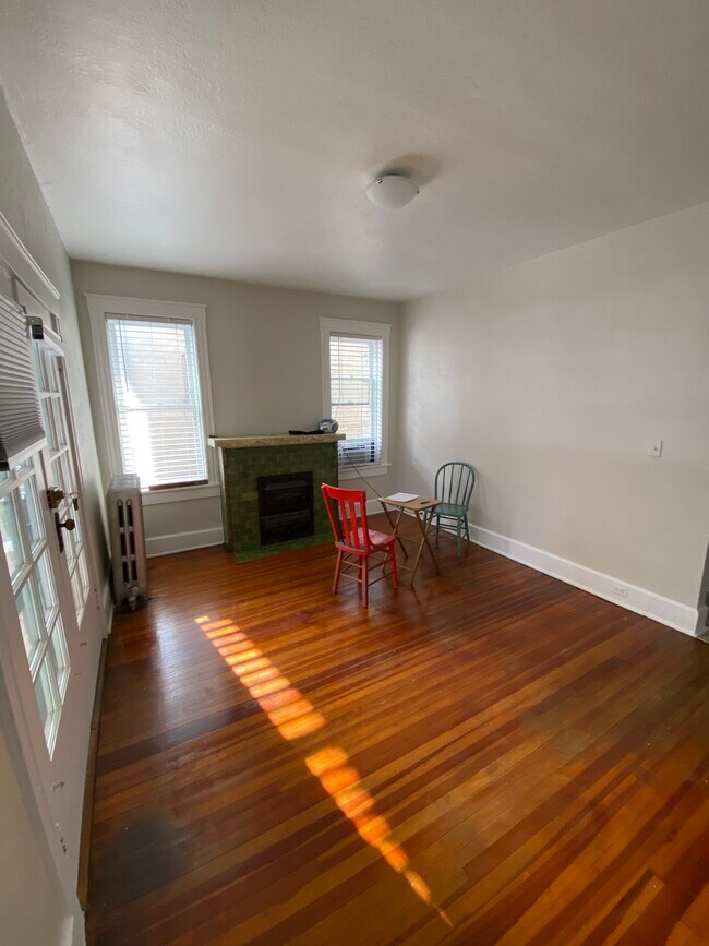 Foto del edificio - 1379 Detroit St