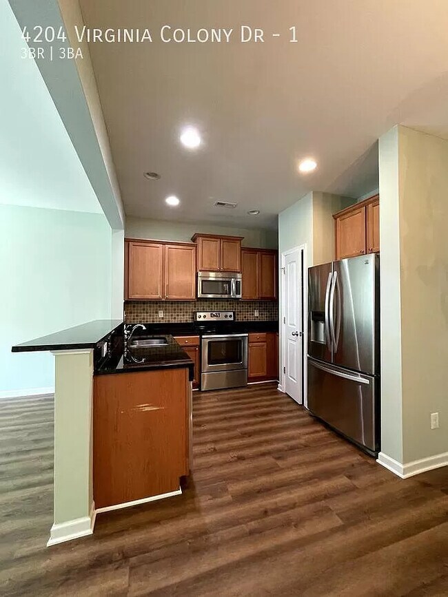 Foto del edificio - 4204 Virginia Colony Dr