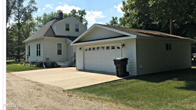 Building Photo - 4 br, 1 bath House - 110 1st Street