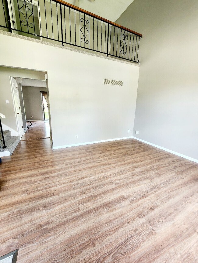 Sala de estar - 9721 W 83rd Ter