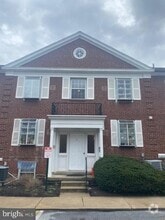Building Photo - 922 Montgomery Ave
