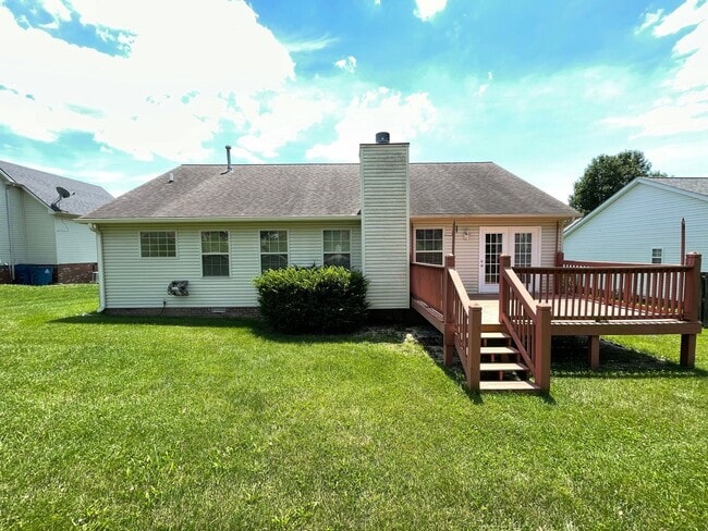 Building Photo - Fantastic Home in Shelbyville!