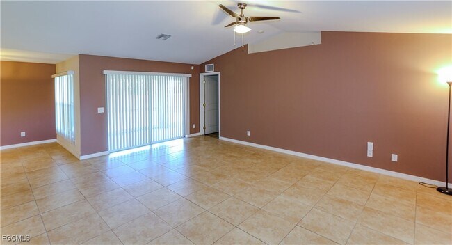 Building Photo - 317 NE 10th Terrace