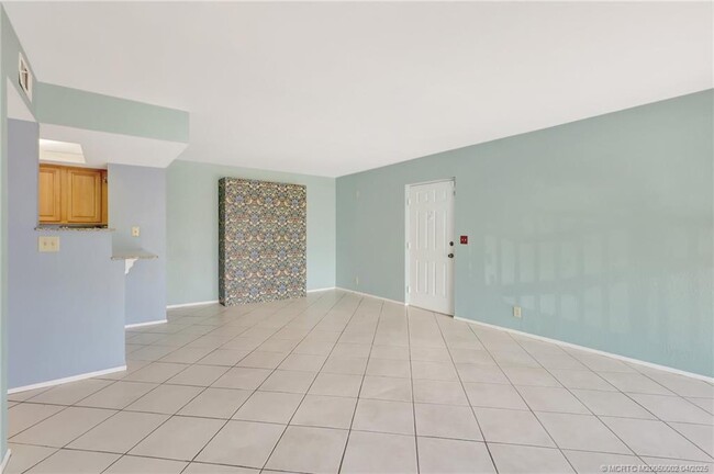 Building Photo - 1504 SE Royal Green Cir