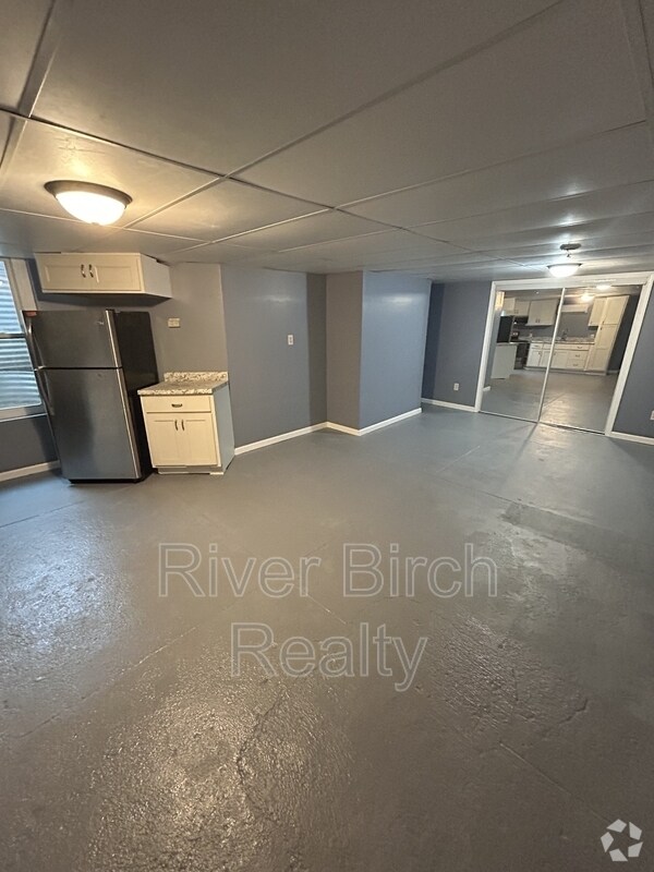 Building Photo - 417 E Cook St