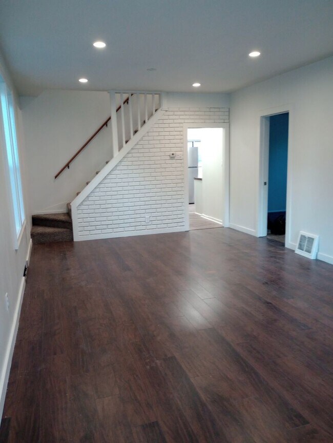 Foto del edificio - RENT OR BUY YOUR CHOICE!