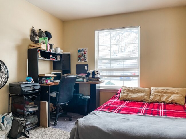 Foto del edificio - 1160 N Red Oak Cir