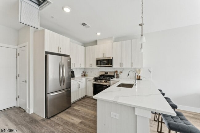 Foto del edificio - 140 W Webster Ave