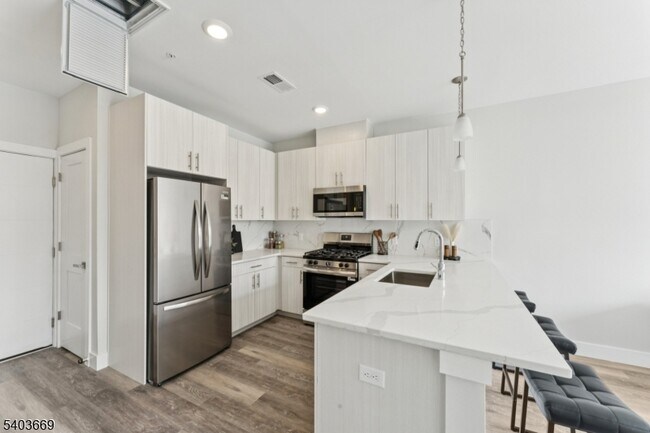 Foto del edificio - 140 W Webster Ave