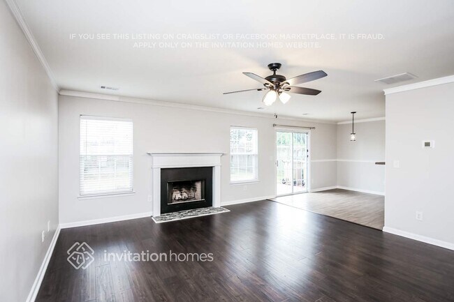 Building Photo - 2820 Englewood Dr