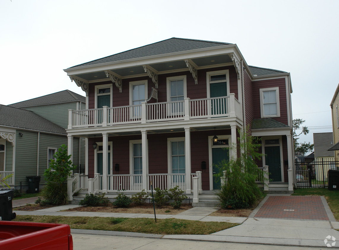 Building Photo - 740 Adele Dr