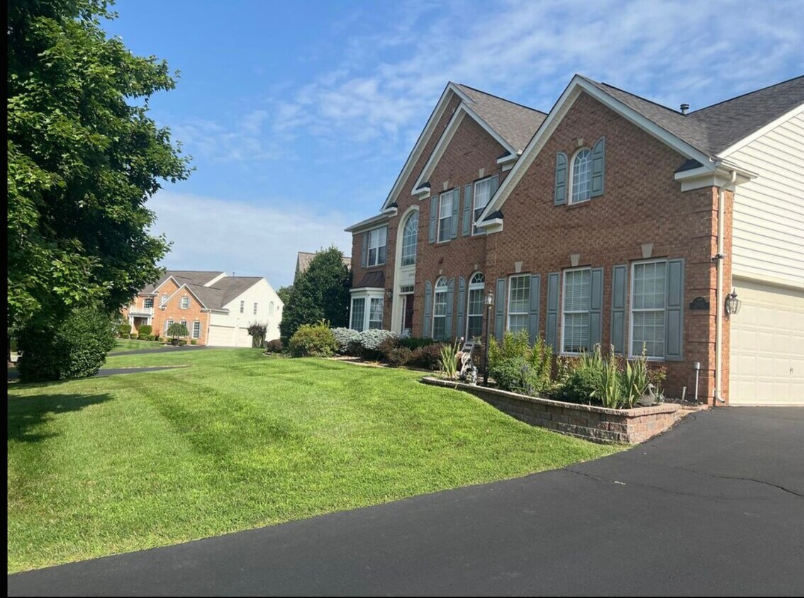 Front of House - 25052 Impala Ct