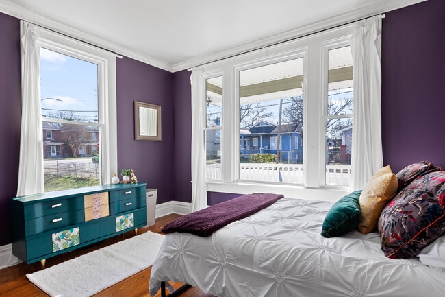 Spacious front bedroom with lots of natural light - 2015 E 12th St