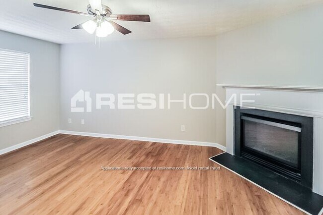 Building Photo - 444 Spring Head Ct