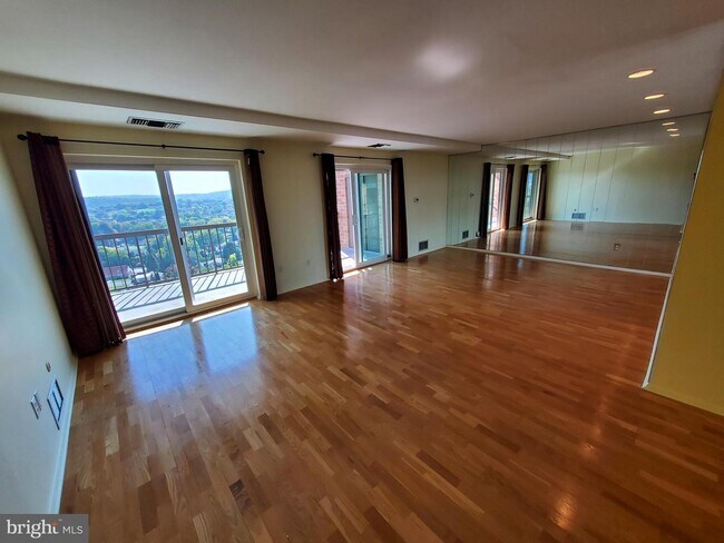 Building Photo - 1375 Pershing Blvd