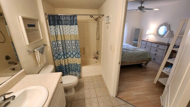 Building Photo - 5090 Fairways Cir