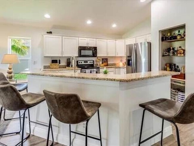 Foto del edificio - Spacious 3 bedroom with bonus room in Palm...