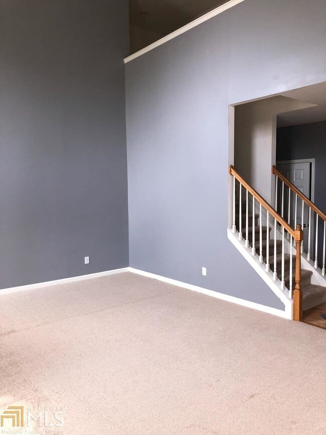 Building Photo - 605 Applegate Ln