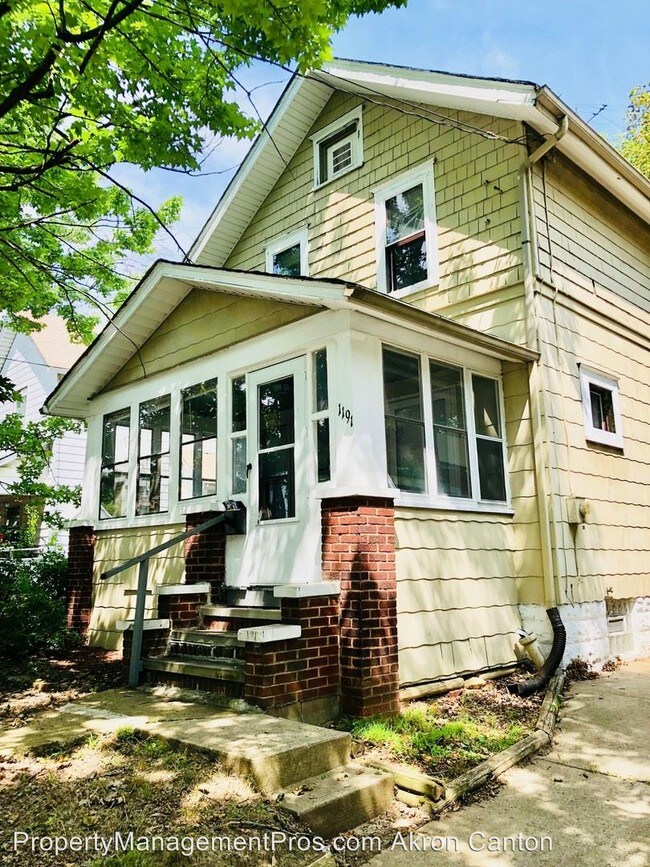 2 br, 1 bath House 1191 Girard St. House for Rent in Akron, OH