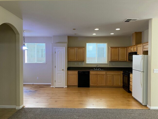 Foto del edificio - Charming Stockton 3 bedroom and 2 full bat...