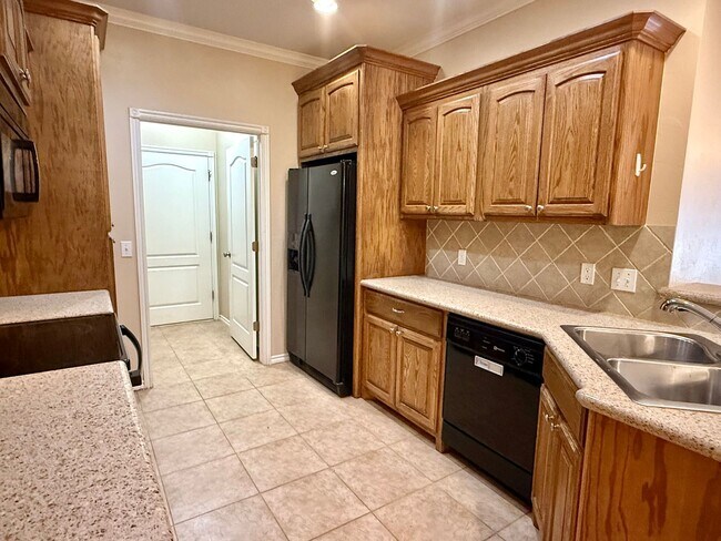 Foto del edificio - Cute 3 Bed Duplex In Yukon