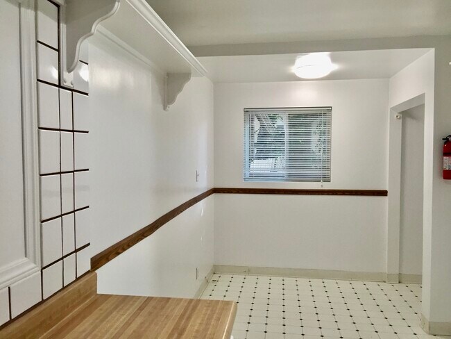 Breakfast Nook - 8408 Wiley Post Ave