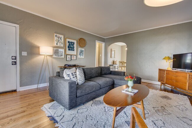 Foto del edificio - Historic Duplex near Plaza district!