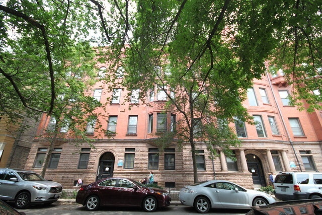 Primary Photo - 418 W Belden Ave
