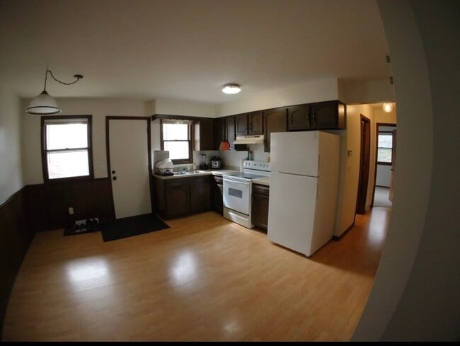 Building Photo - 5217 Newcastle Dr SE