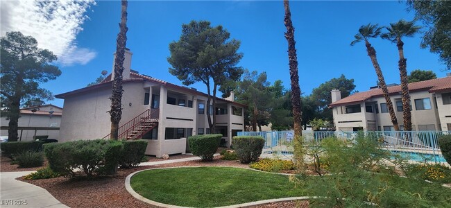Foto del edificio - 825 Rock Springs Dr