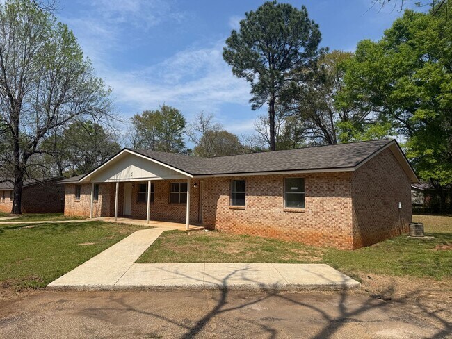 Building Photo - 348 Schley Dr