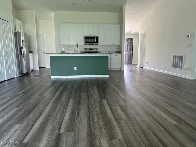 Foto del edificio - 2142 SW 2nd Ct