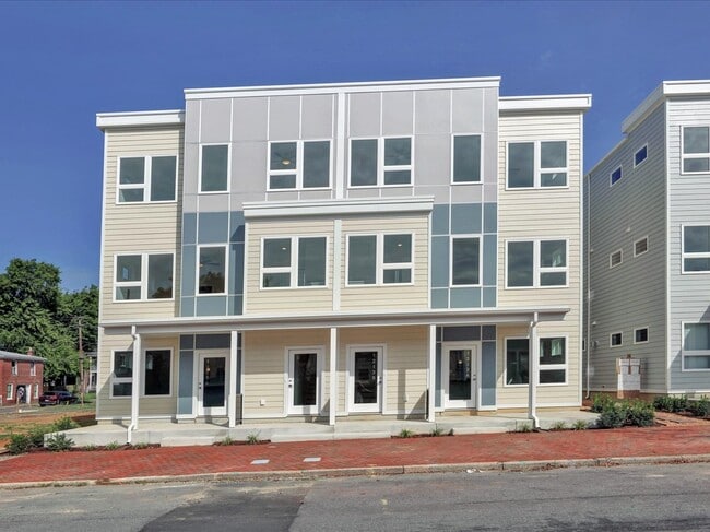 Building Photo - 1215 Bainbridge St