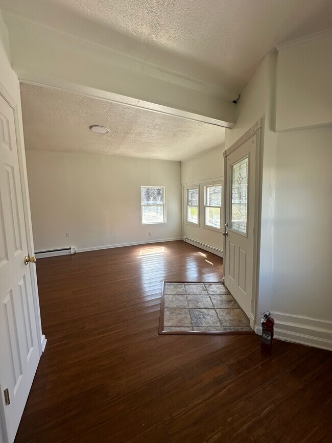 Foto del edificio - 107 N Bridge St