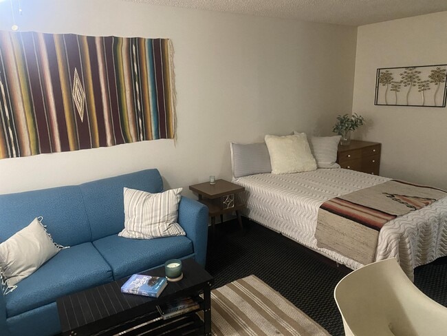 Building Photo - 3020 S 6th Ave