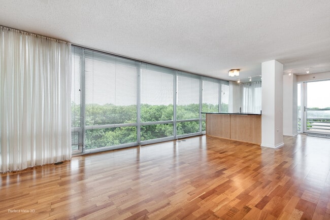 Building Photo - 9725 Woods Dr