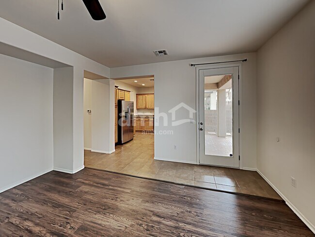 Building Photo - 523 E Calle De Ocaso
