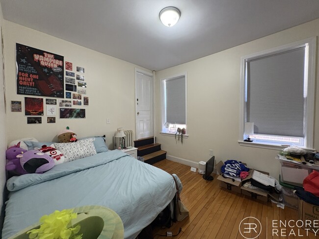 Building Photo - 56 Egmont St