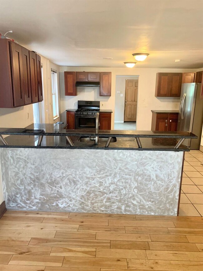 Foto del edificio - Stunning 3-Bedroom Townhome with Gorgeous ...