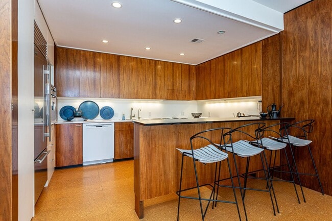 Foto del edificio - Meticulously maintained 1br + office apart...