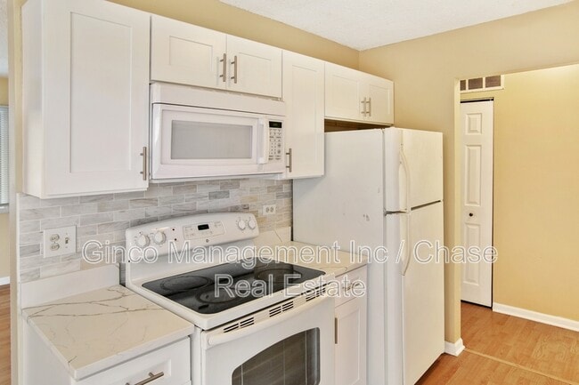 Foto del edificio - 3382 Fox Hill Rd