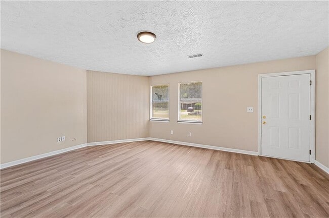 Building Photo - 200 Tanglewood Dr