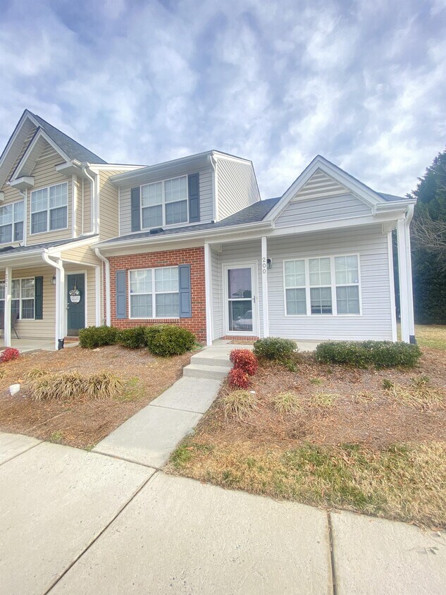 200 Bridford Downs Dr, Greensboro, NC 27407 Townhouse for Rent in