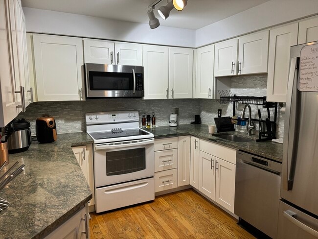 Foto del edificio - 382 Ocean Ave